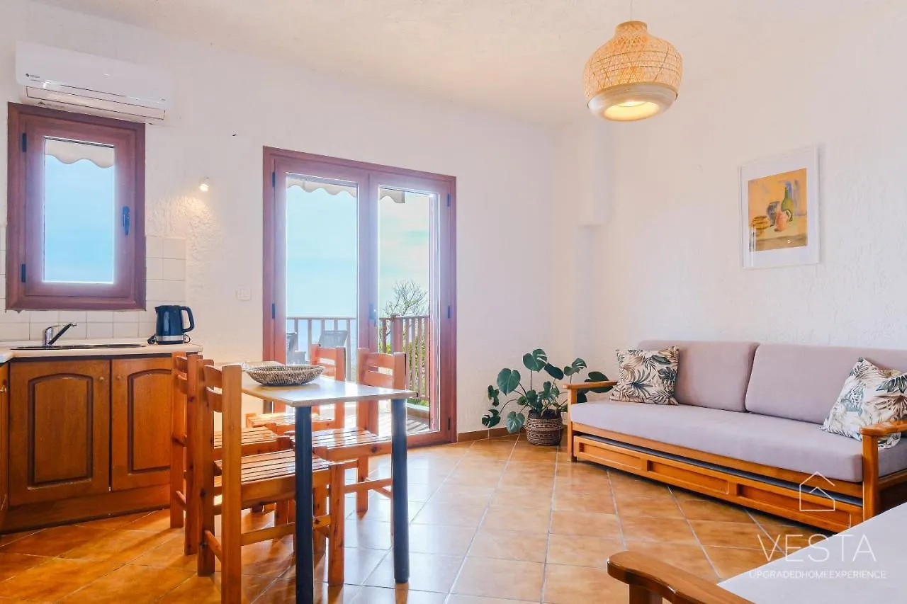 Amphitriti Seafront Apartments, Loutra Agia Paraskevi أغيا باراسكيفي اليونان