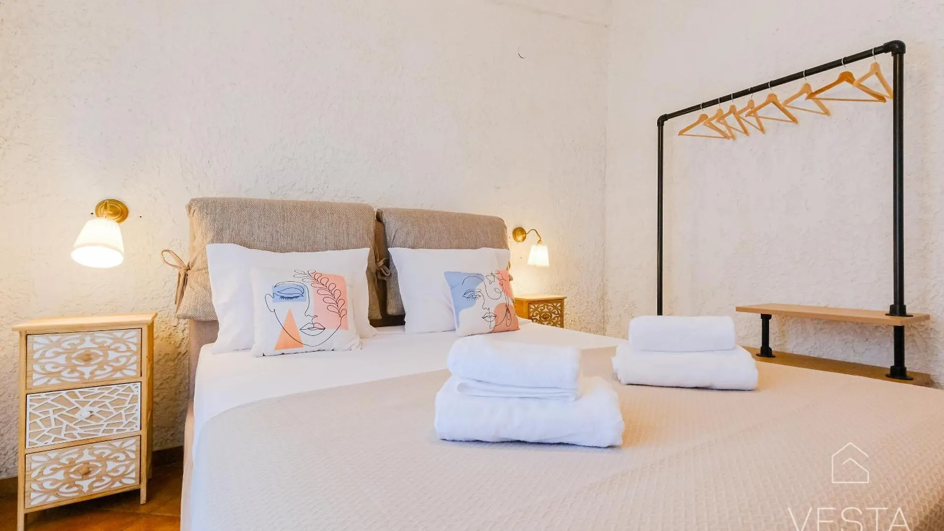 Amphitriti Seafront Apartments, Loutra Agia Paraskevi أغيا باراسكيفي اليونان