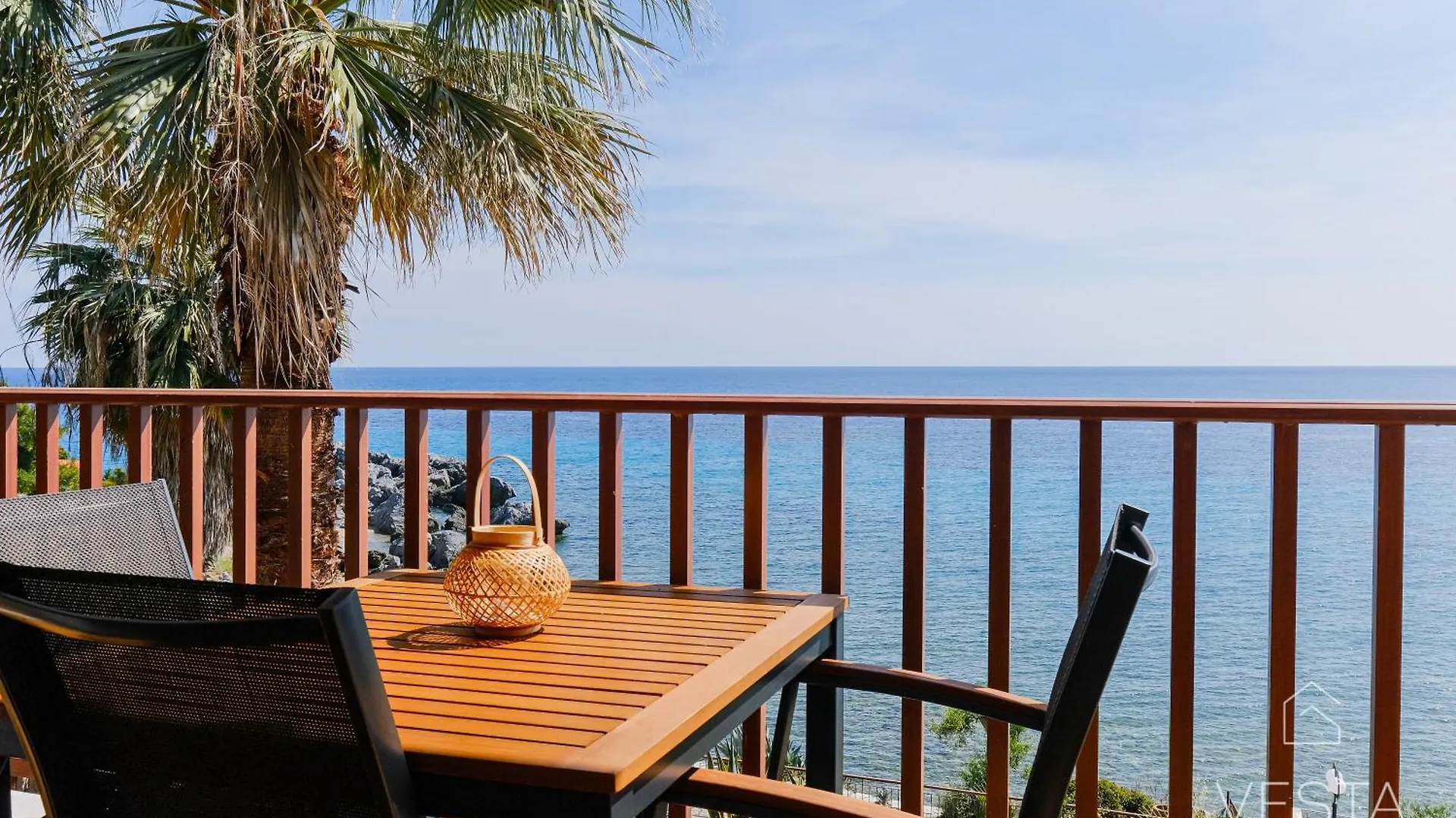 Amphitriti Seafront Apartments, Loutra Agia Paraskevi أغيا باراسكيفي شقة