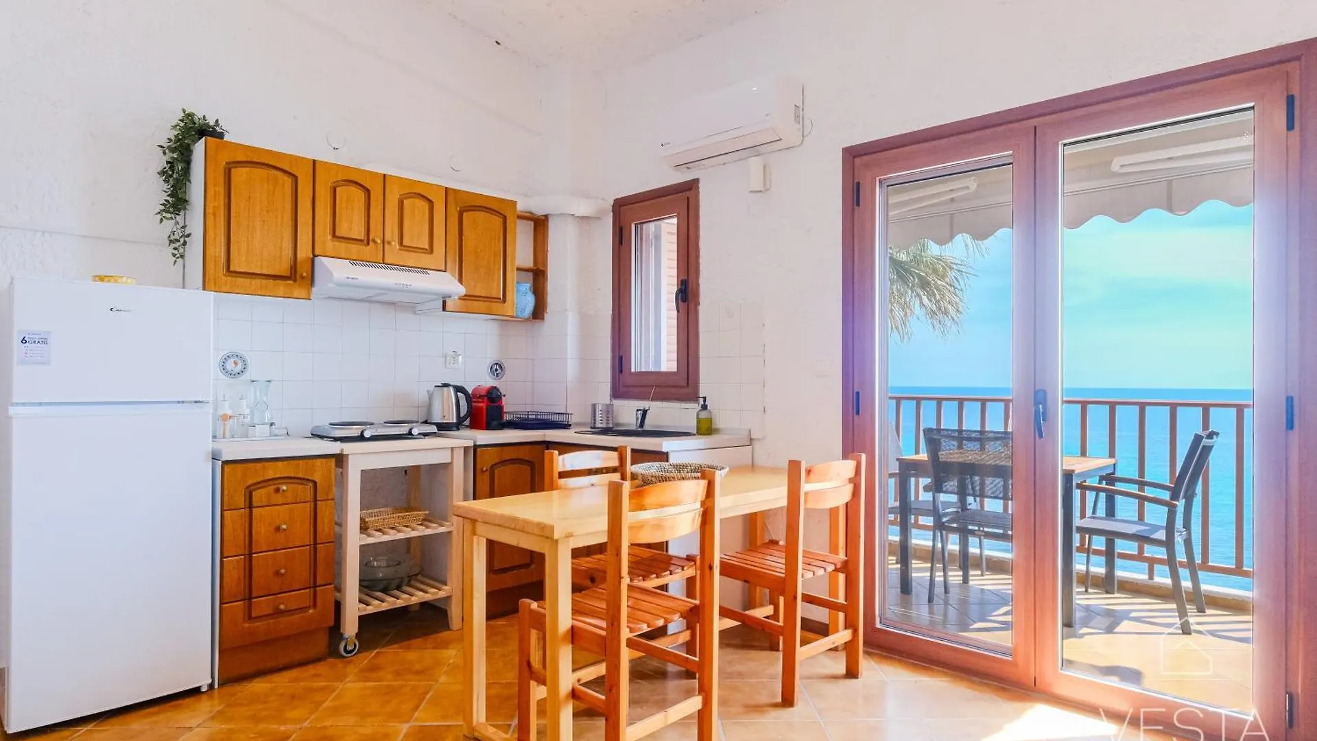 Amphitriti Seafront Apartments, Loutra Agia Paraskevi أغيا باراسكيفي