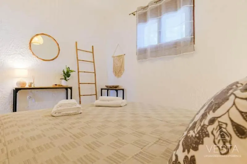 Amphitriti Seafront Apartments, Loutra Agia Paraskevi أغيا باراسكيفي اليونان
